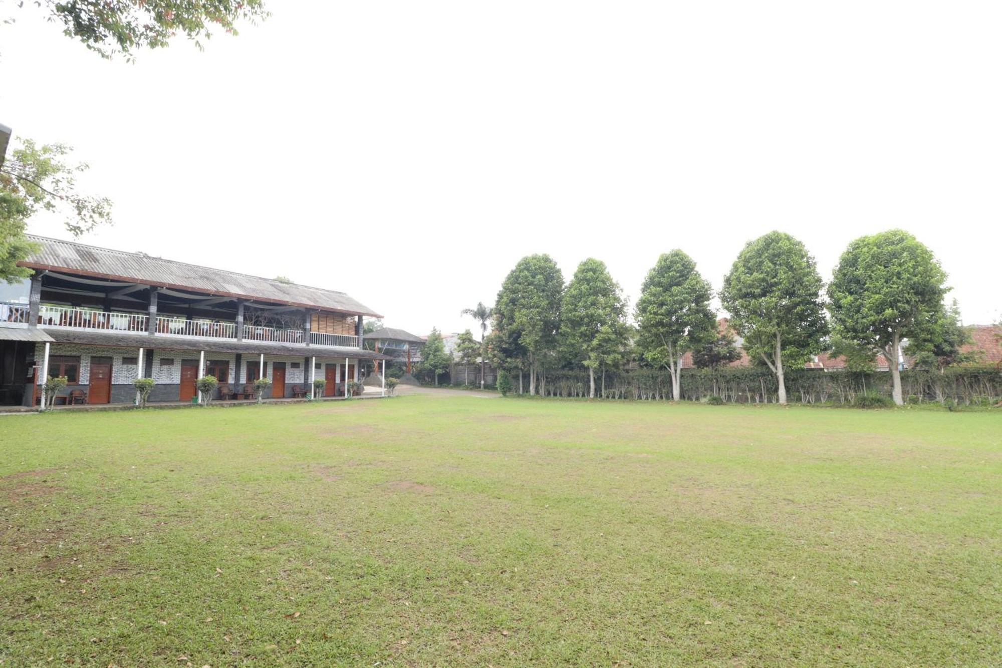 Grand Nirwana Resort Lembang Eksteriør billede